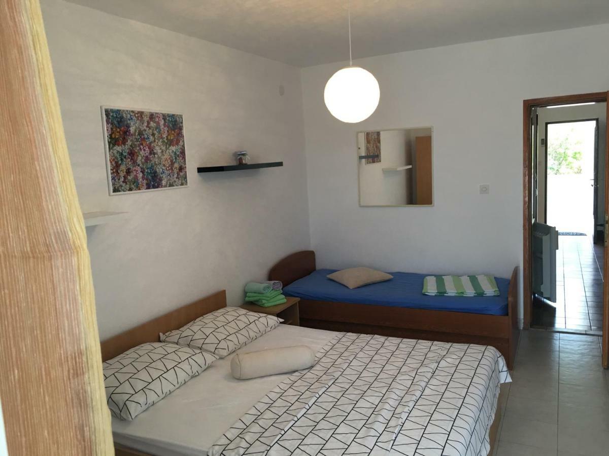 Apartmani Roxy Lovište Dış mekan fotoğraf